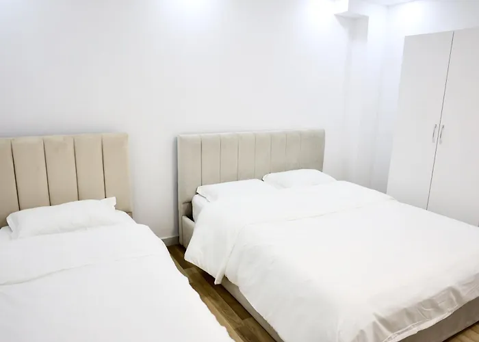 Central Apartments アパート ティラナ