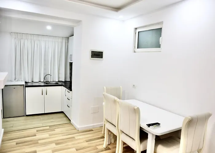 Central Apartments Апартаменты Тирана